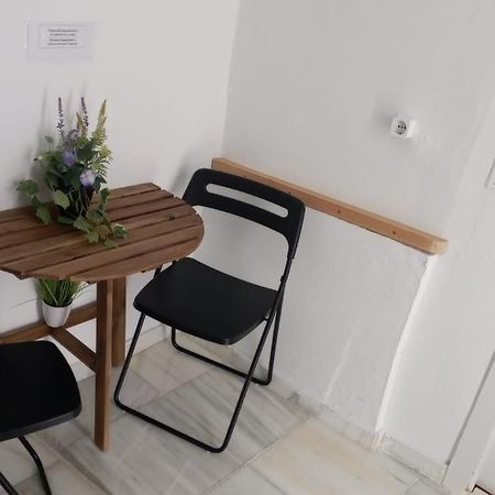 Malaguena Salerosa "Apartamento - Estudio Con Terraza" En Casa Tipica De 1 A 4 Dormitorios Malaga Exterior photo