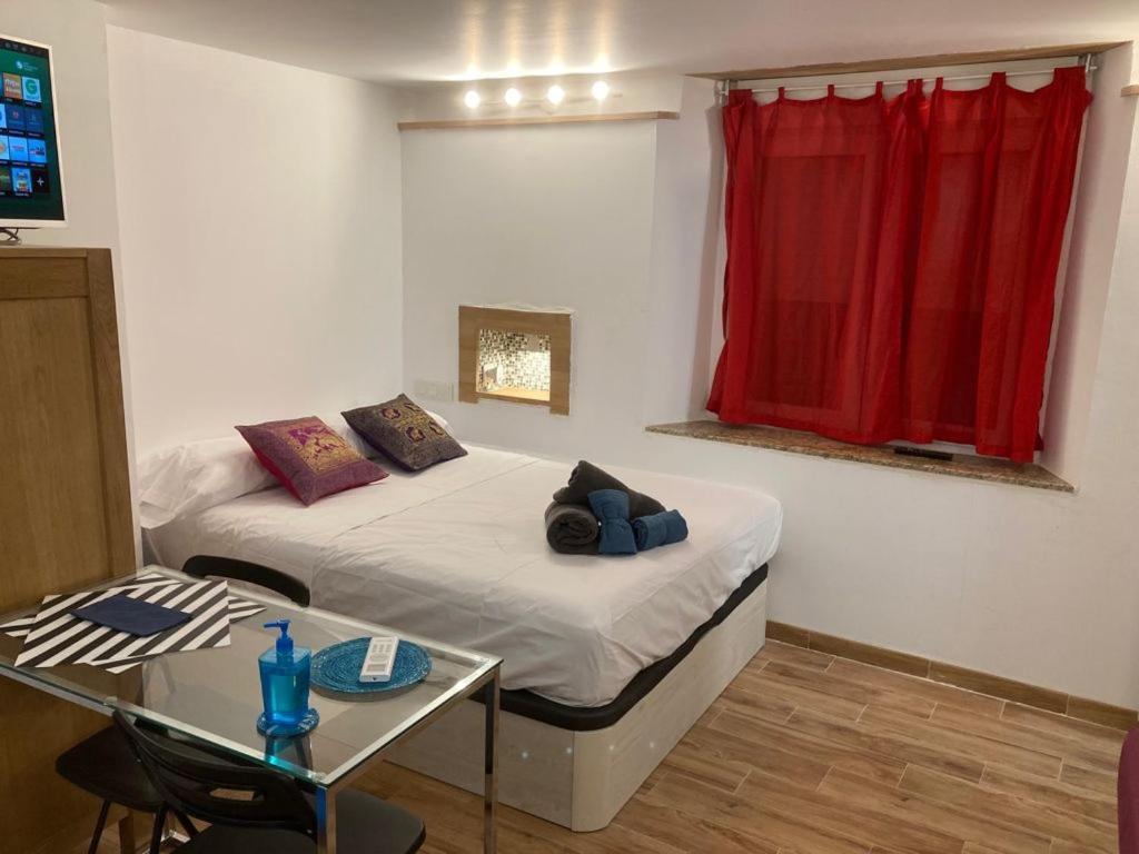 Malaguena Salerosa "Apartamento - Estudio Con Terraza" En Casa Tipica De 1 A 4 Dormitorios Malaga Exterior photo
