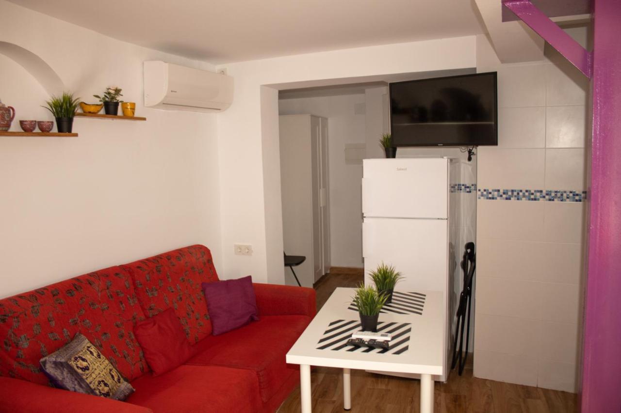 Malaguena Salerosa "Apartamento - Estudio Con Terraza" En Casa Tipica De 1 A 4 Dormitorios Malaga Exterior photo