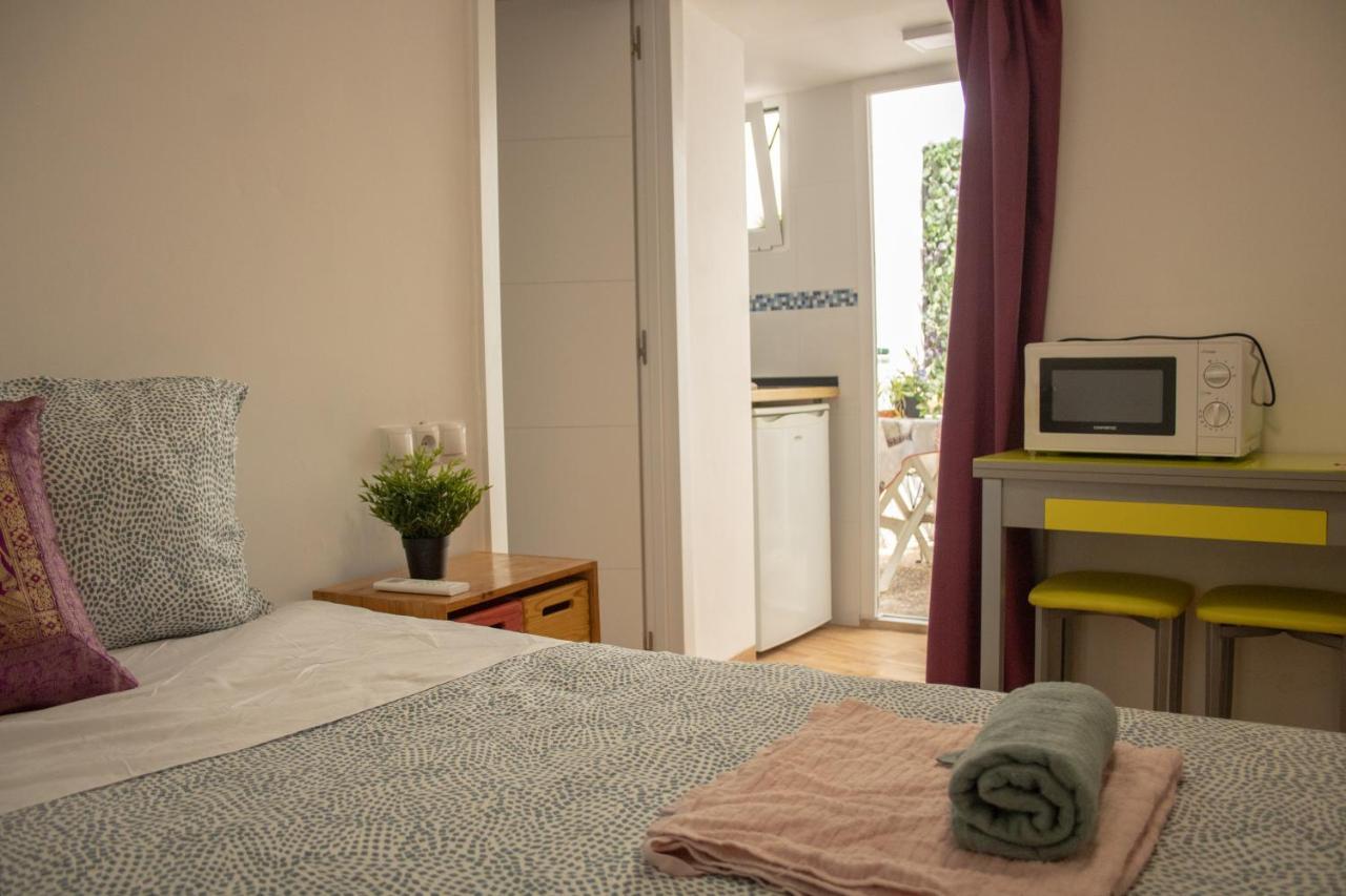 Malaguena Salerosa "Apartamento - Estudio Con Terraza" En Casa Tipica De 1 A 4 Dormitorios Malaga Exterior photo