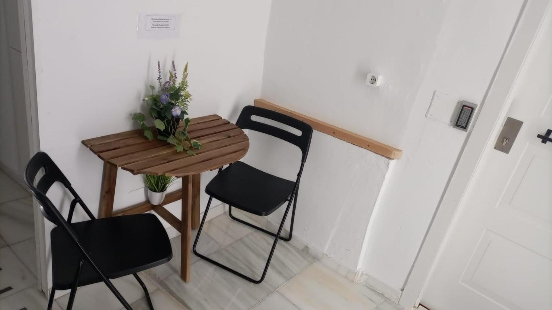 Malaguena Salerosa "Apartamento - Estudio Con Terraza" En Casa Tipica De 1 A 4 Dormitorios Malaga Exterior photo